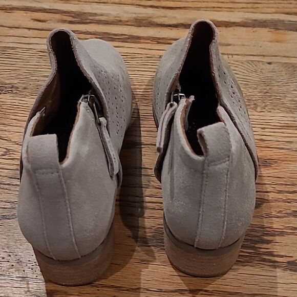 TOMS sz 8M genuine suade ankle boots - Picture 4 of 10